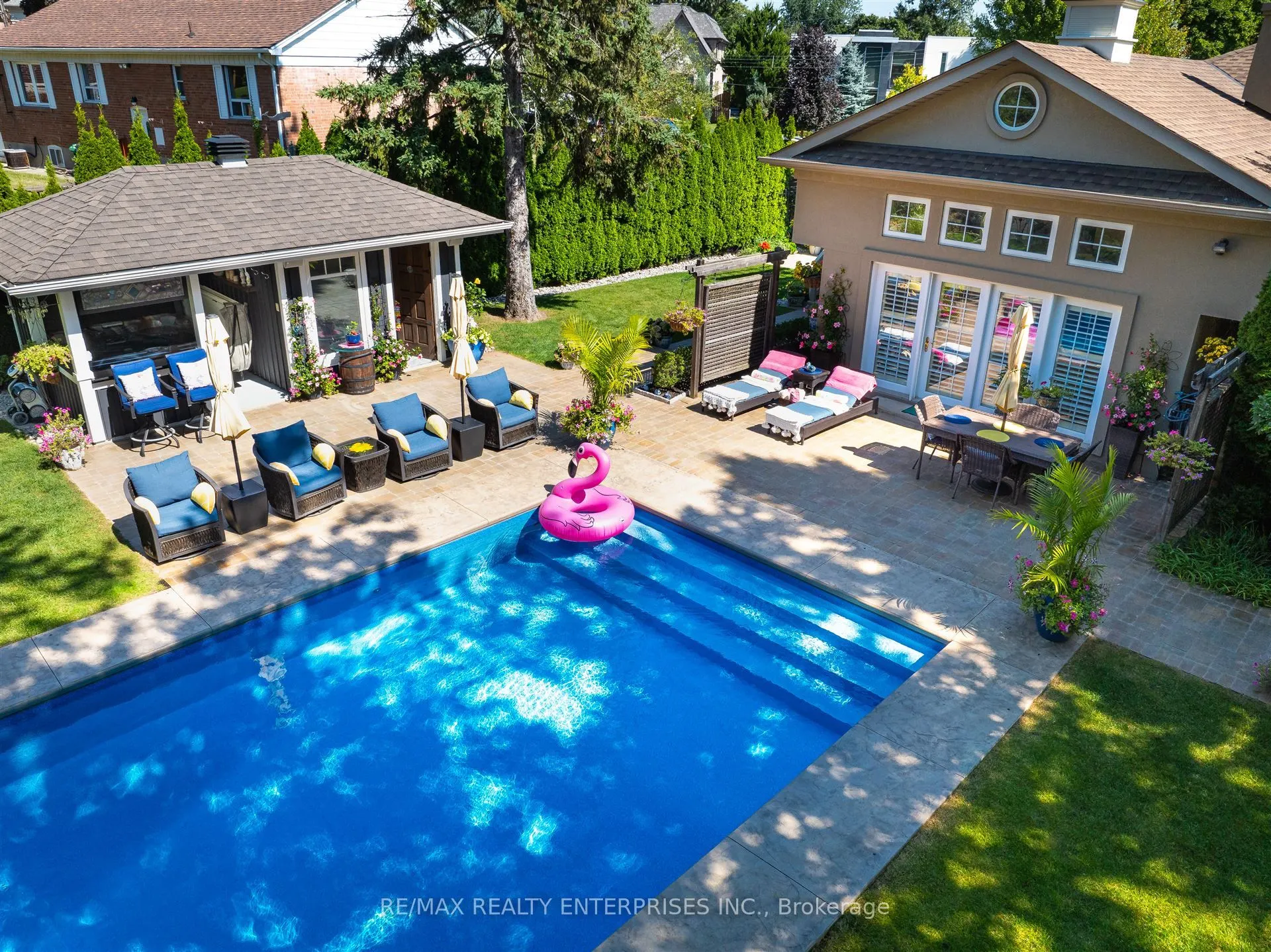 1522 Glenhill Crescent