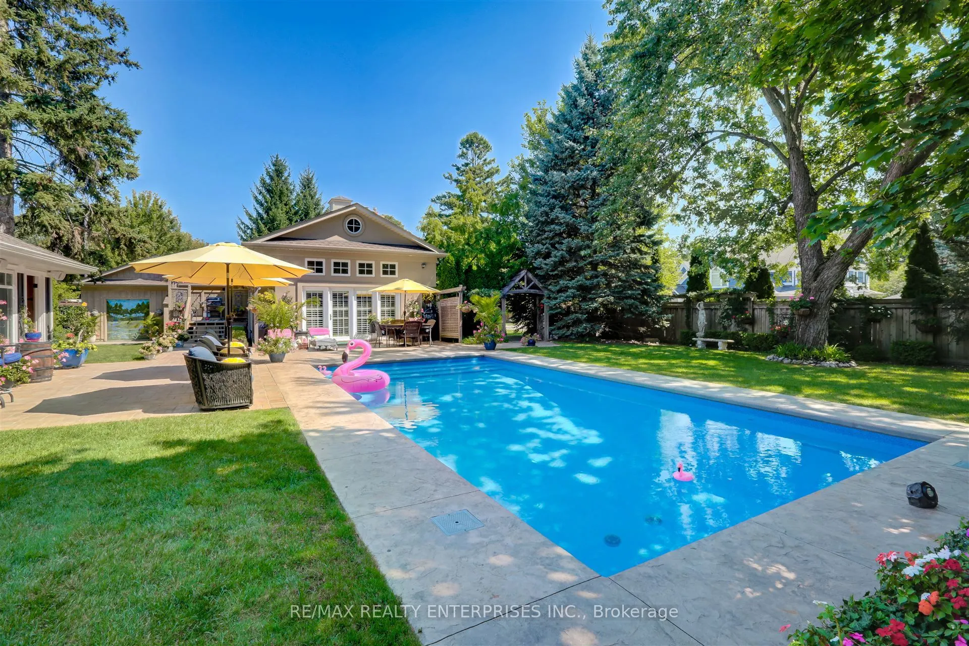 1522 Glenhill Crescent