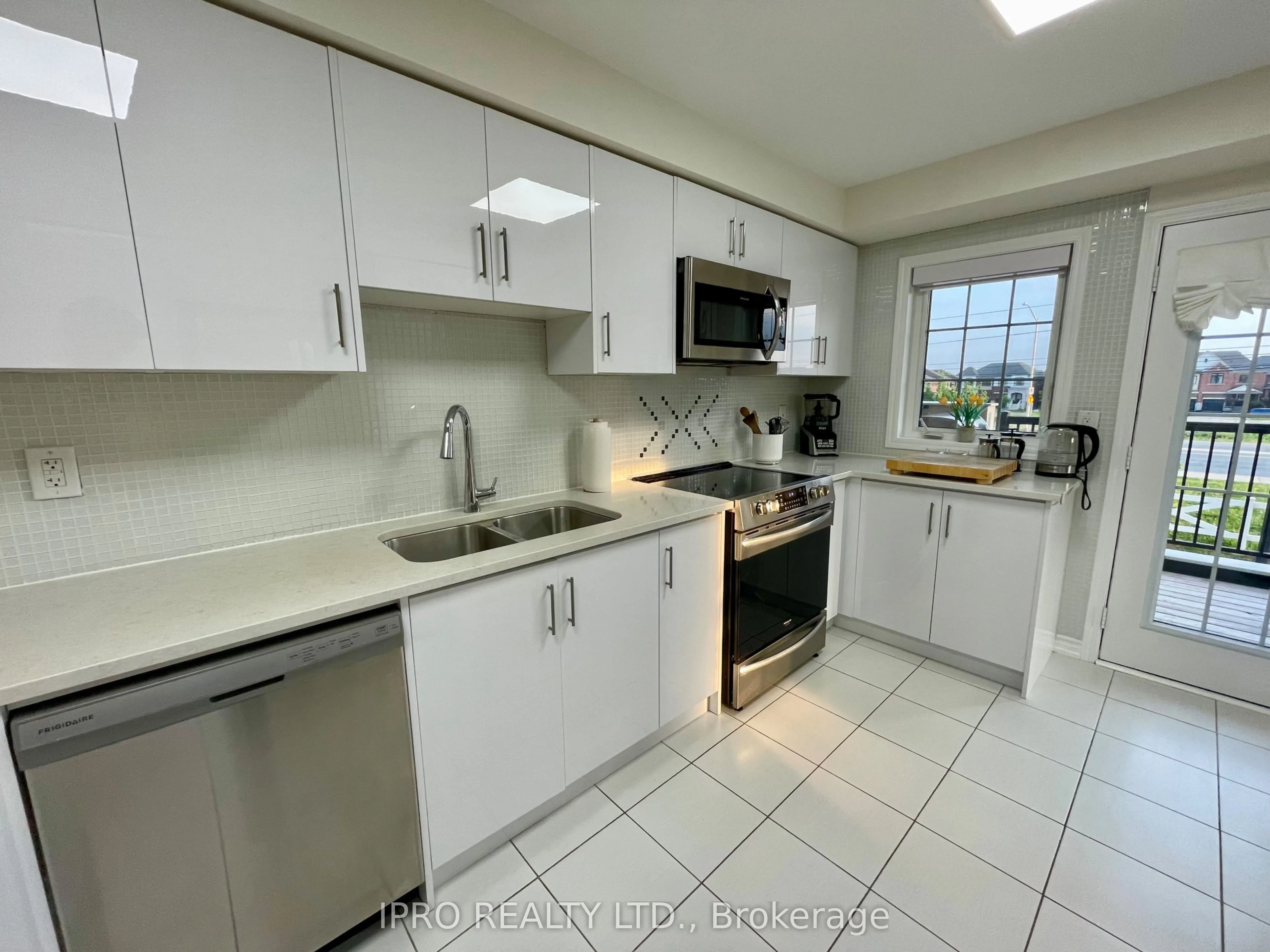 1222 Rose Way, #73