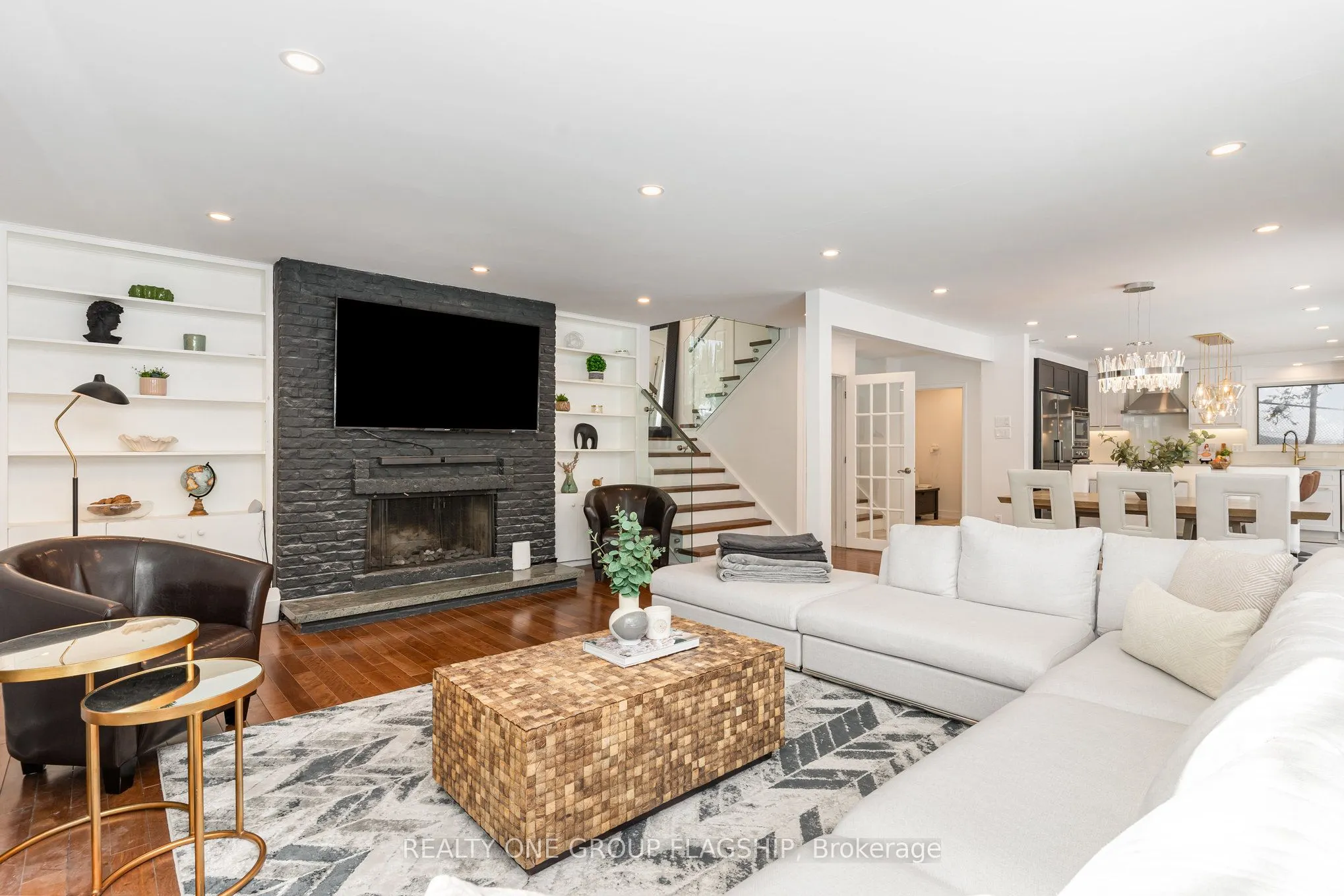 1135 Greenoaks Drive