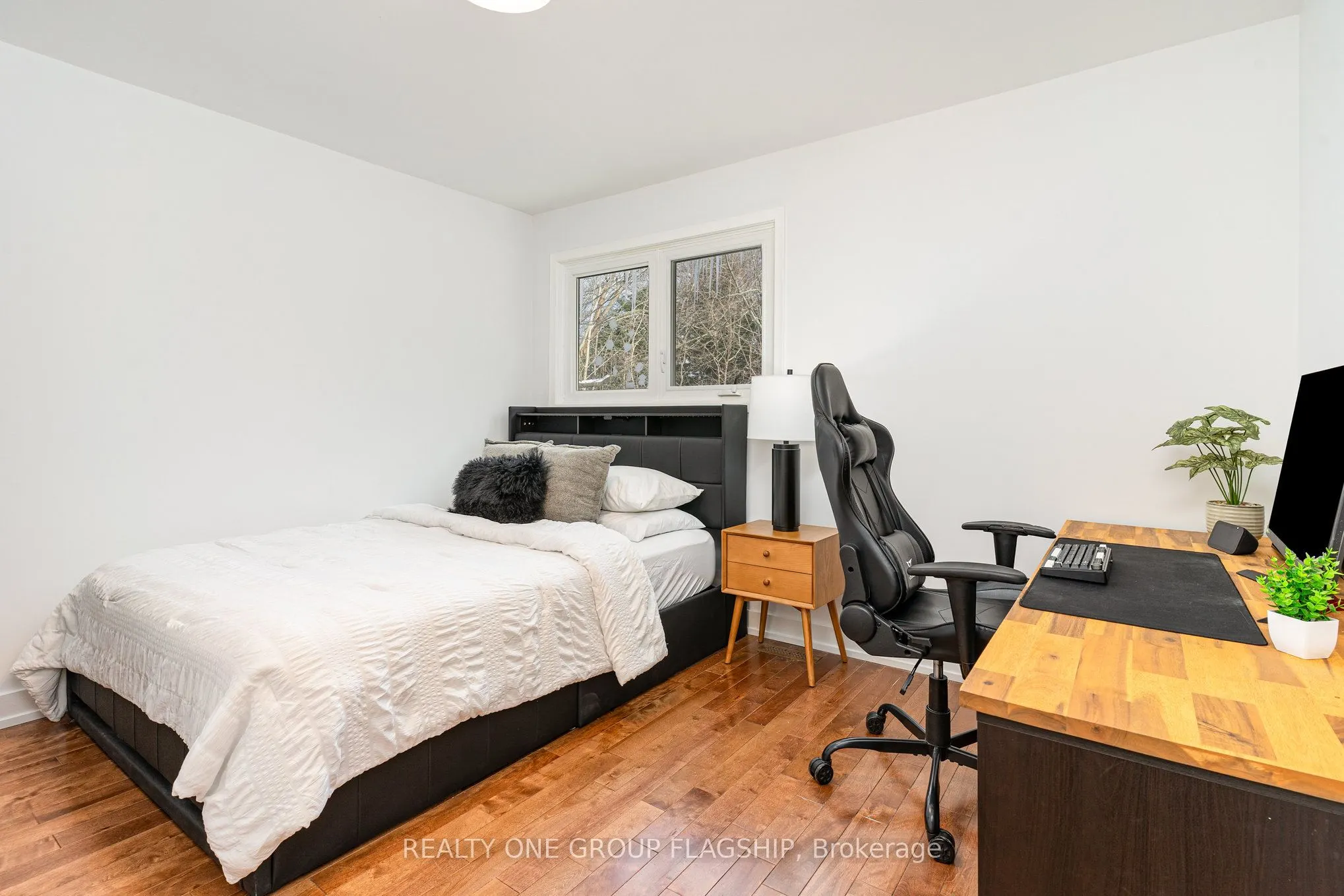 1135 Greenoaks Drive
