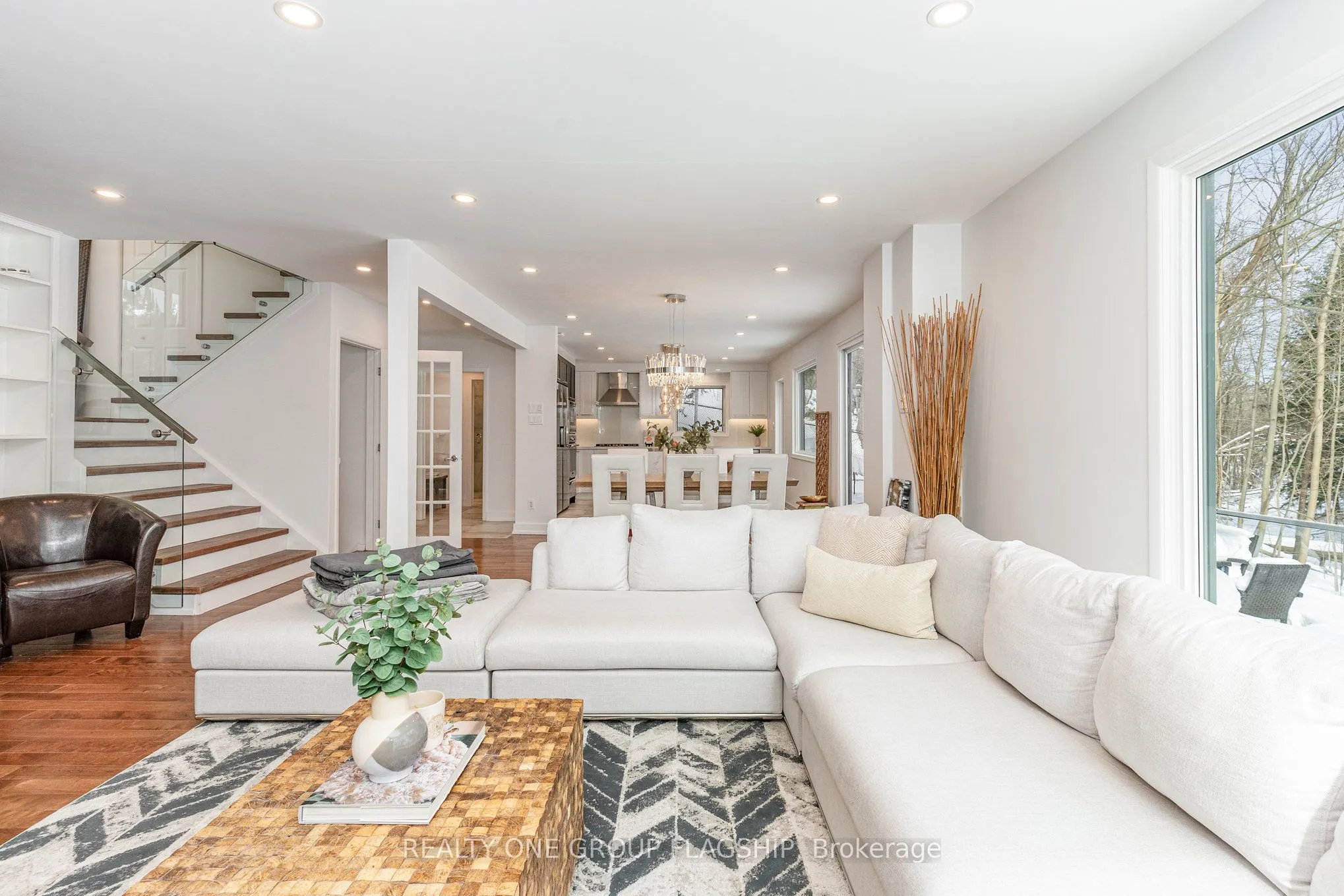 1135 Greenoaks Drive