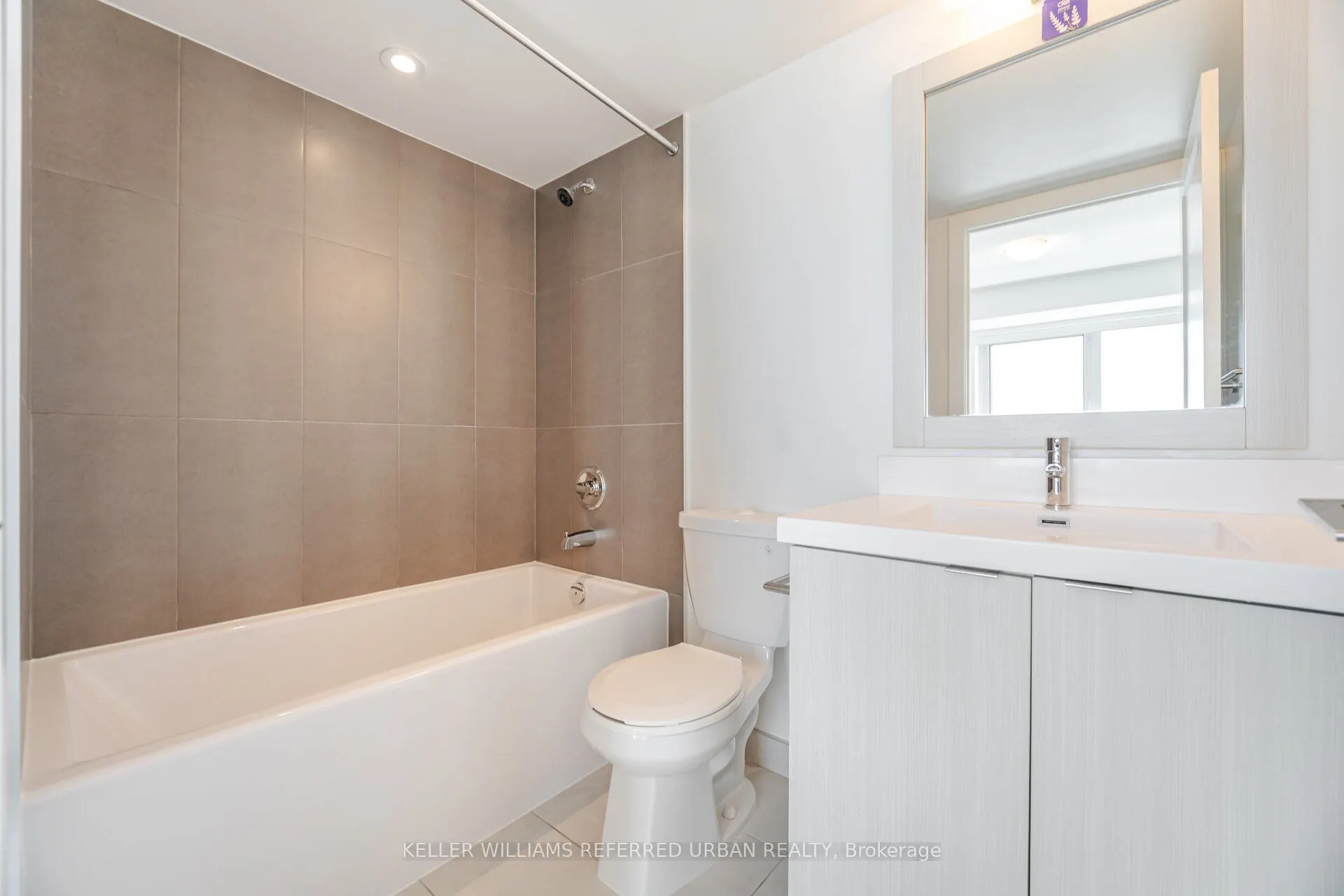 9 Mabelle Avenue, #2422