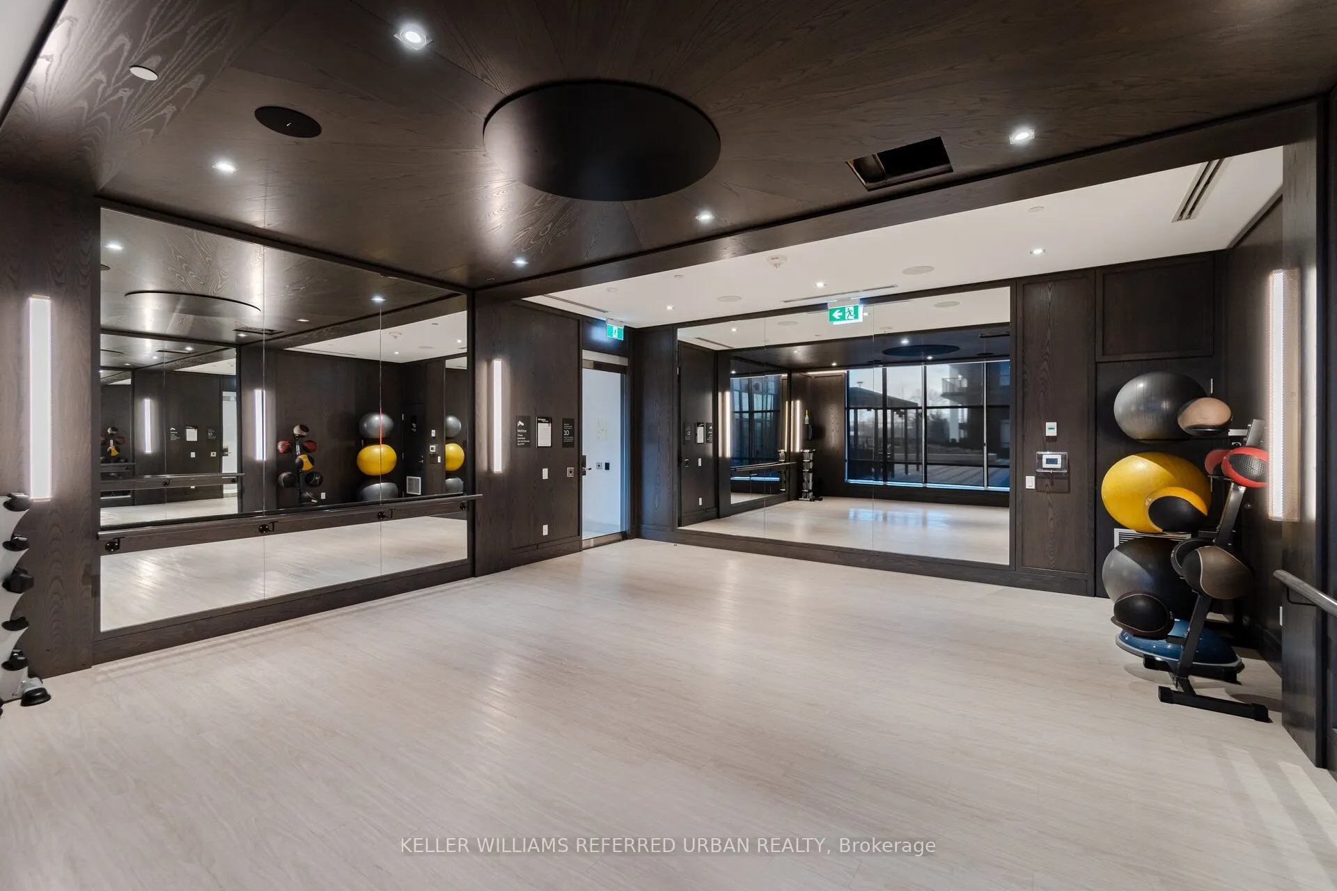 9 Mabelle Avenue, #2422