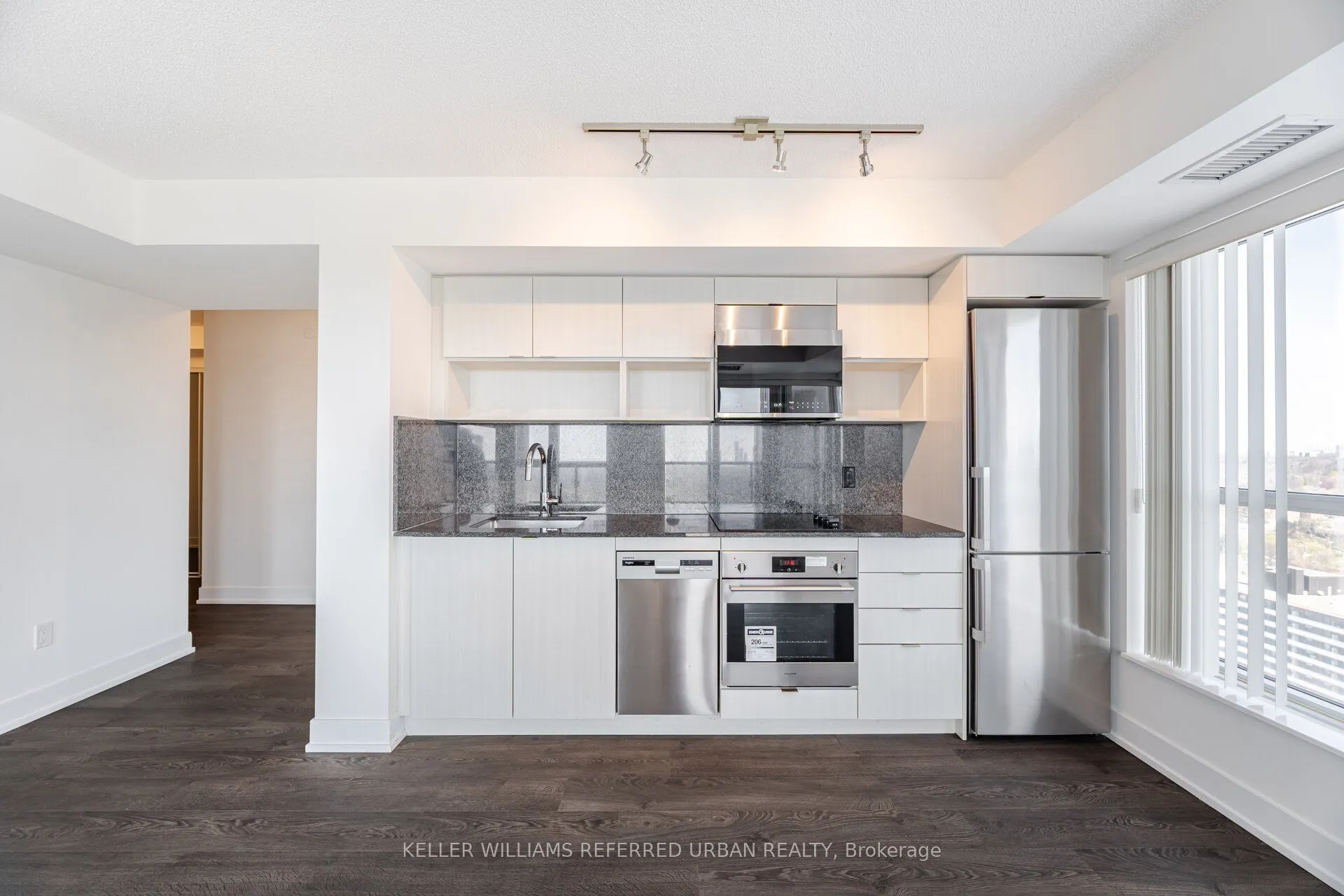 9 Mabelle Avenue, #2422