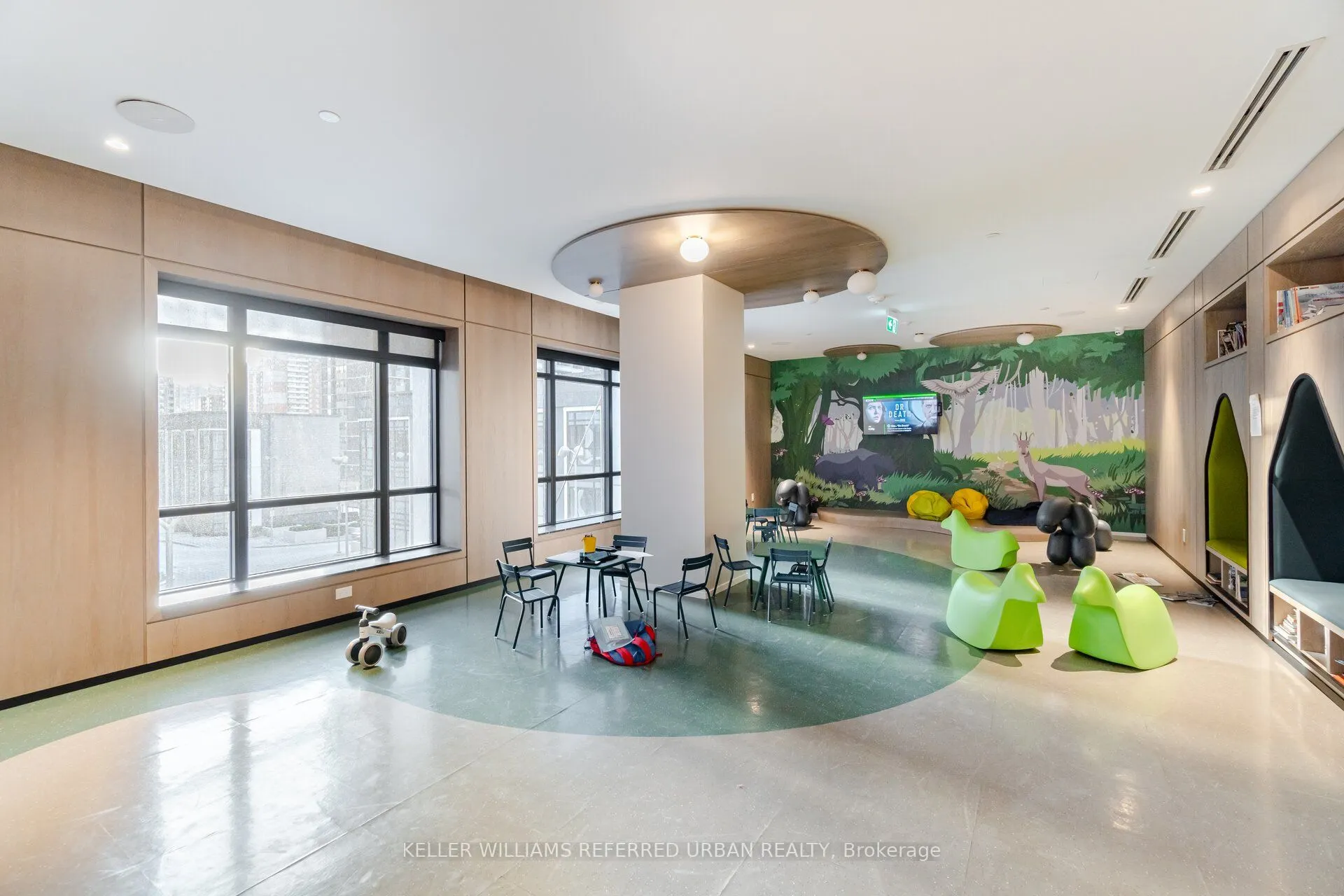 9 Mabelle Avenue, #2422