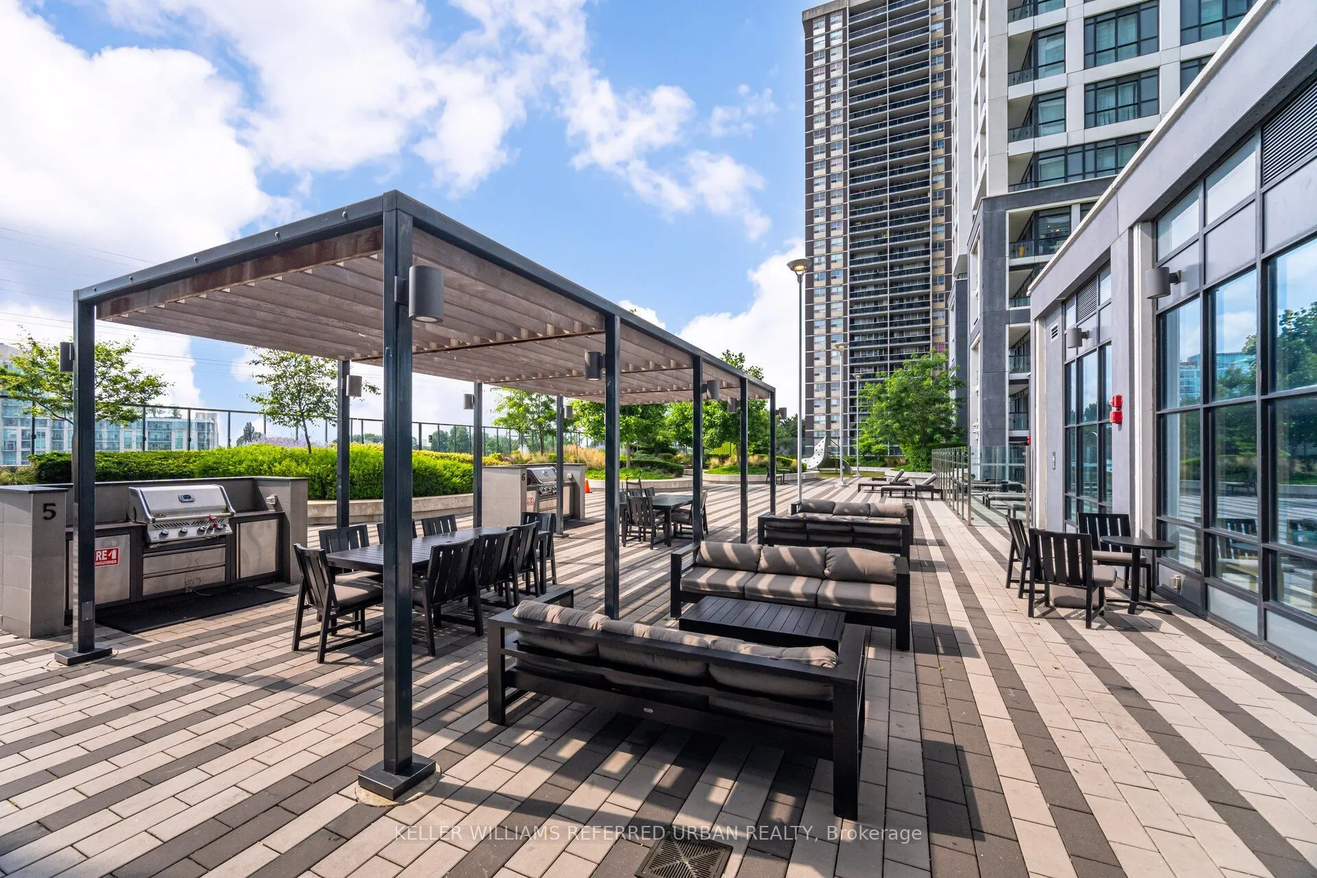 9 Mabelle Avenue, #2422