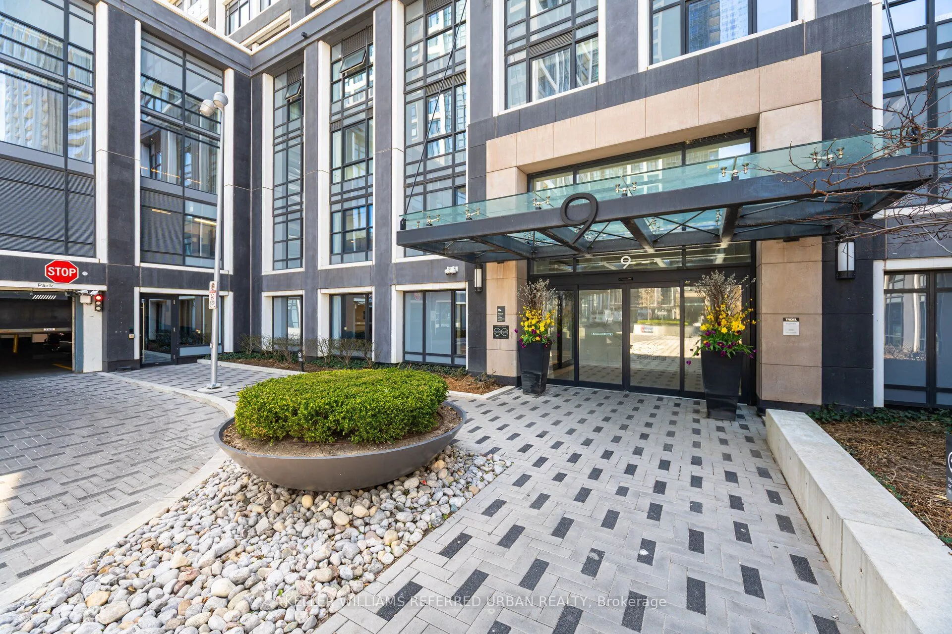 9 Mabelle Avenue, #2422