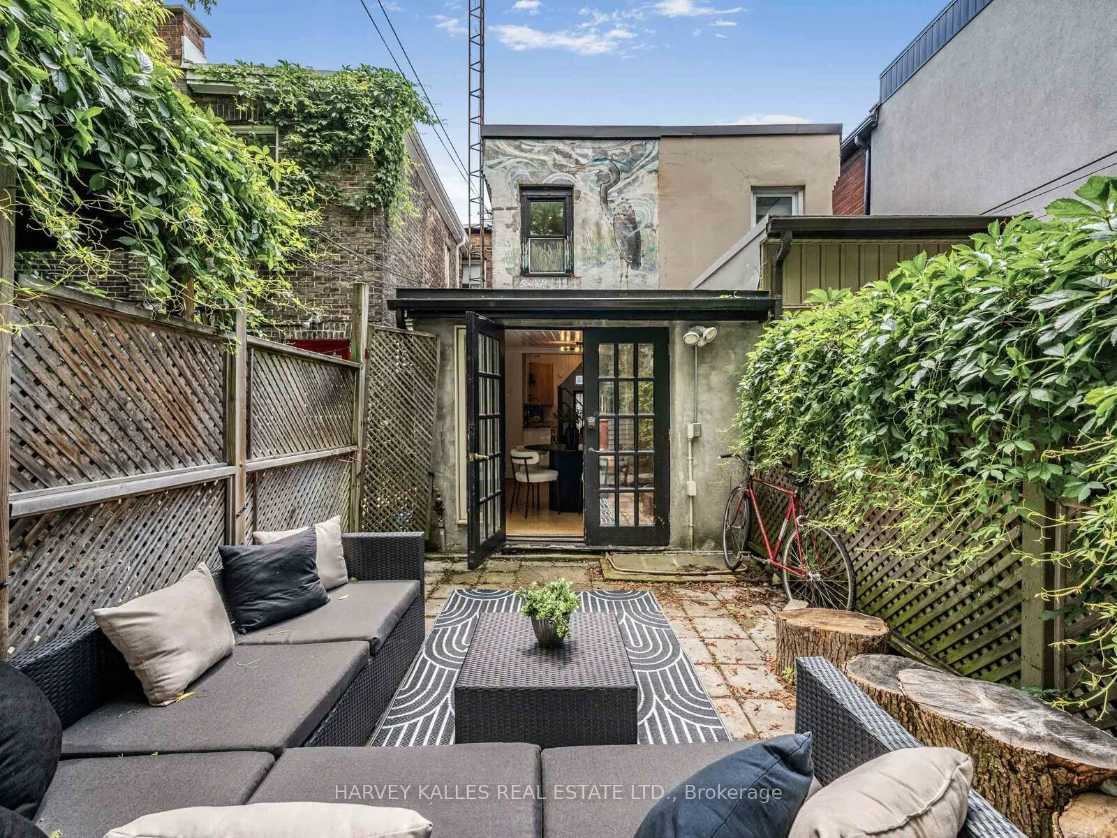 18 Saunders Avenue