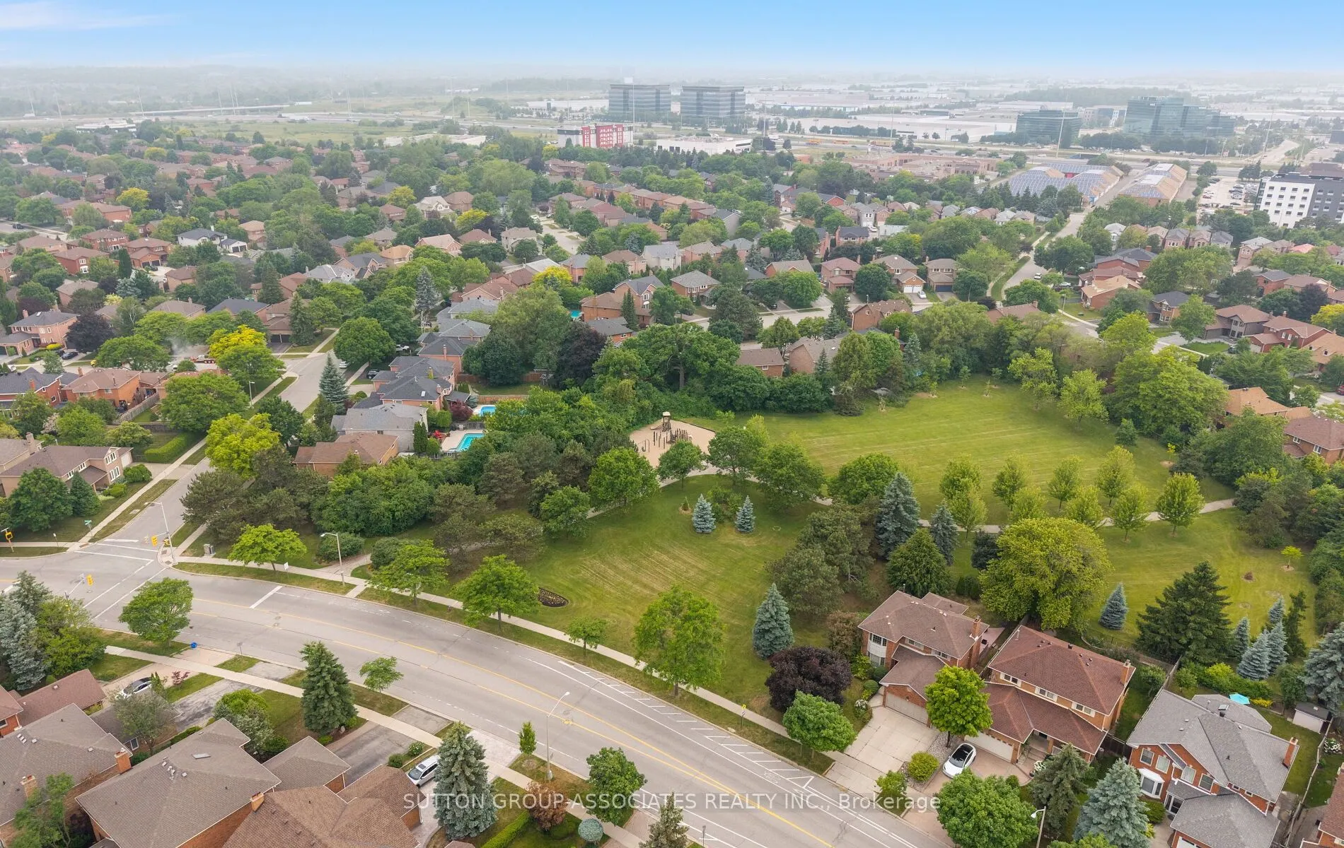 1252 Greenwood Crescent