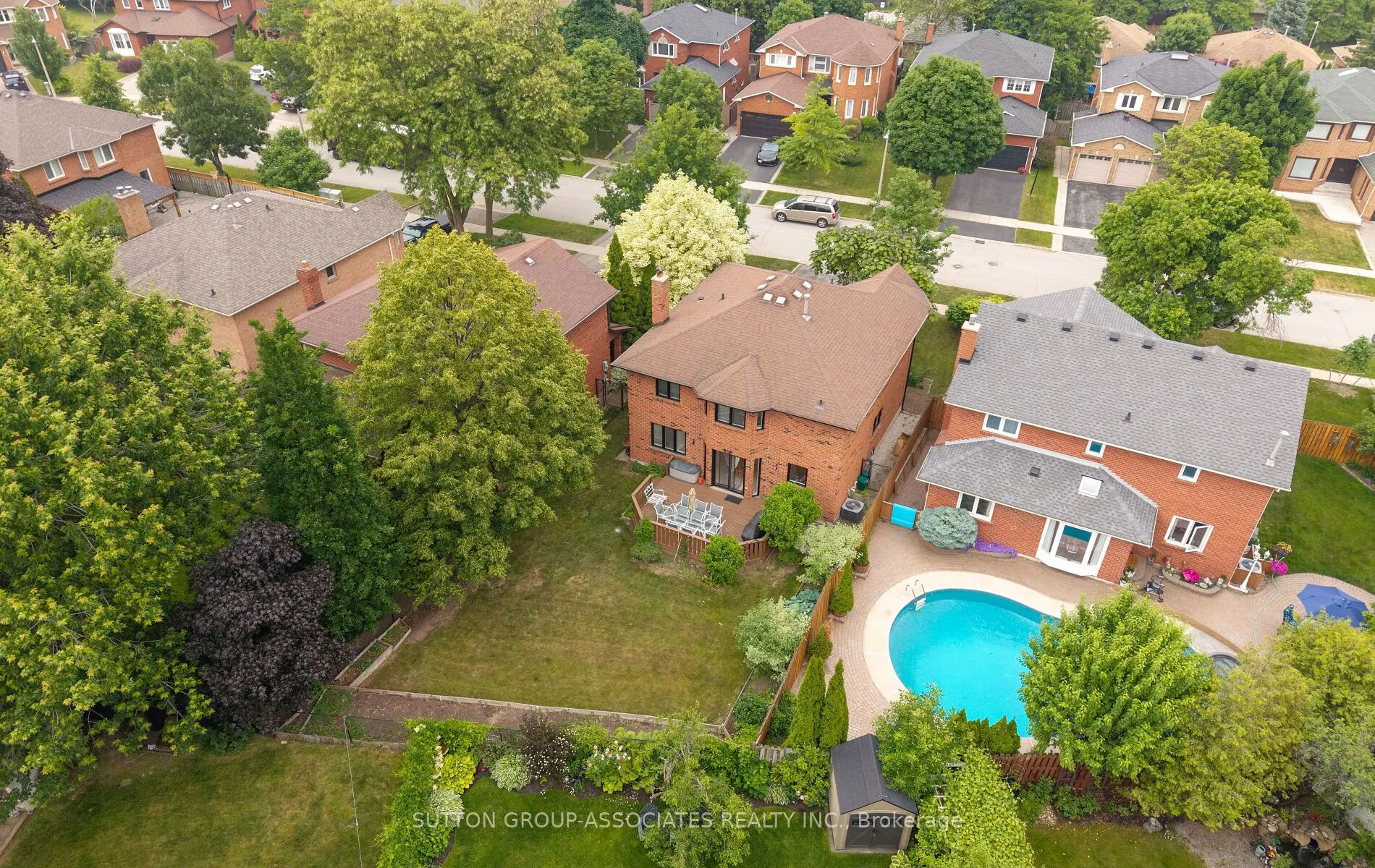 1252 Greenwood Crescent