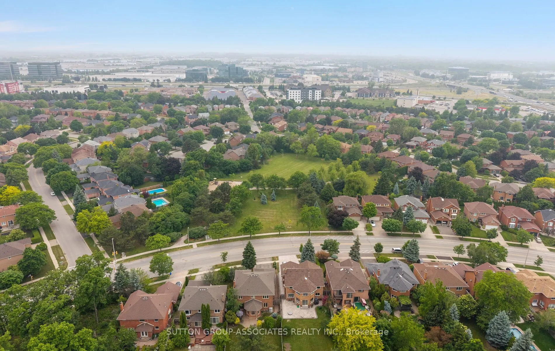 1252 Greenwood Crescent