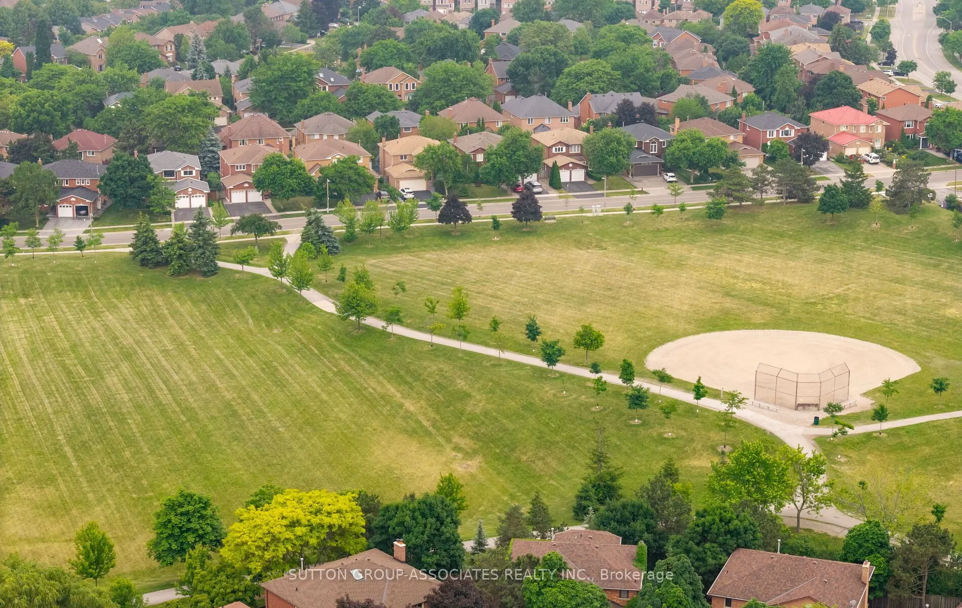 1252 Greenwood Crescent