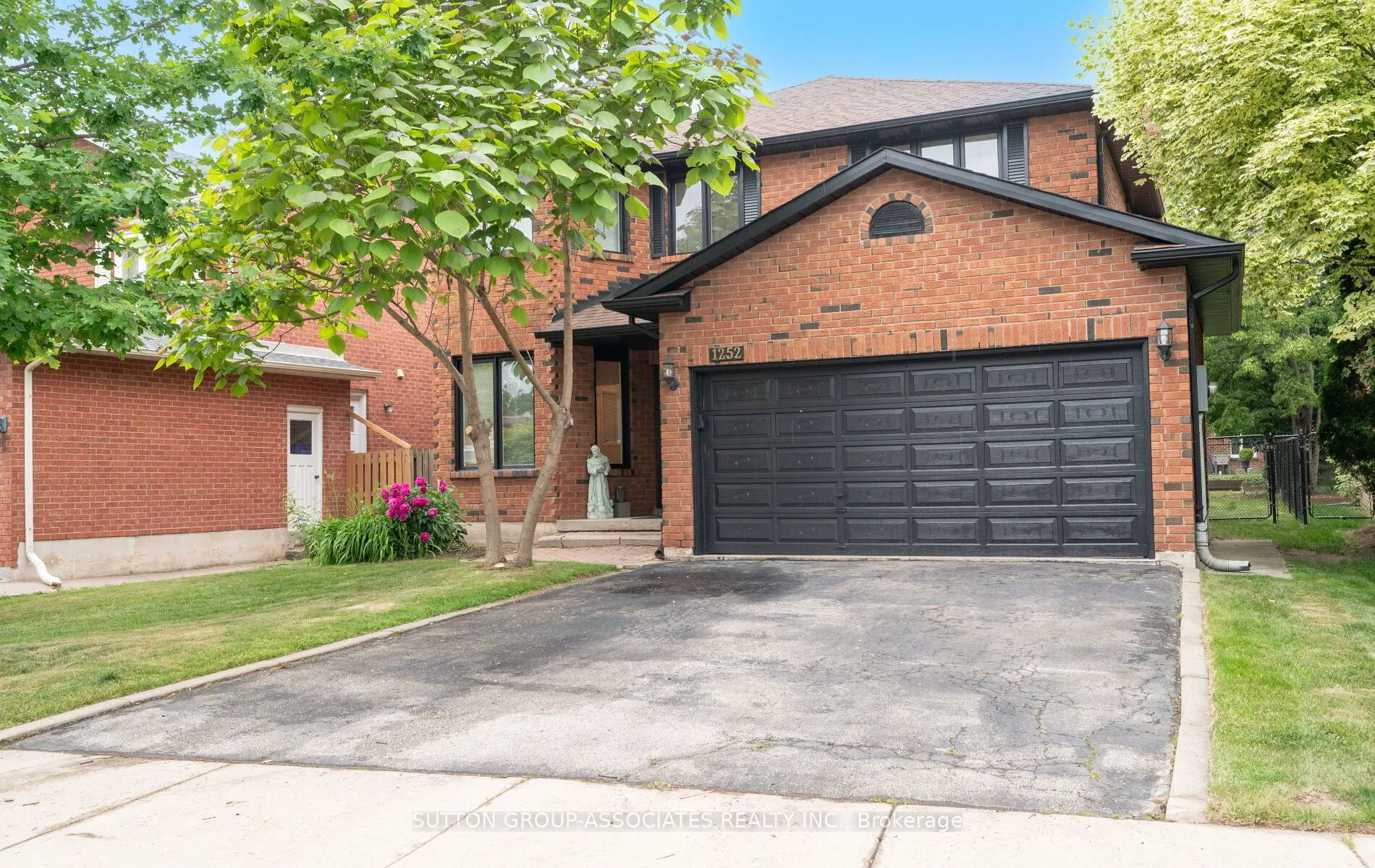 1252 Greenwood Crescent