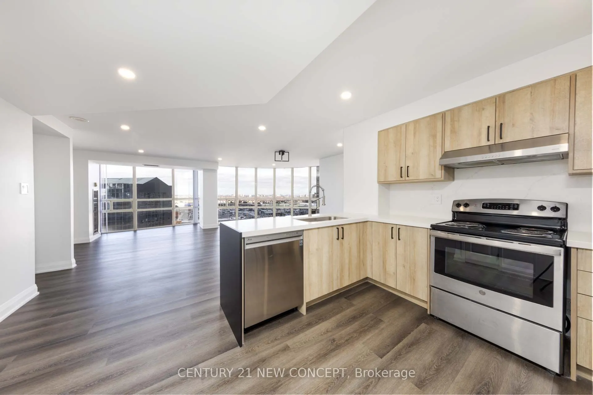 50 Eglinton Avenue W, #1105