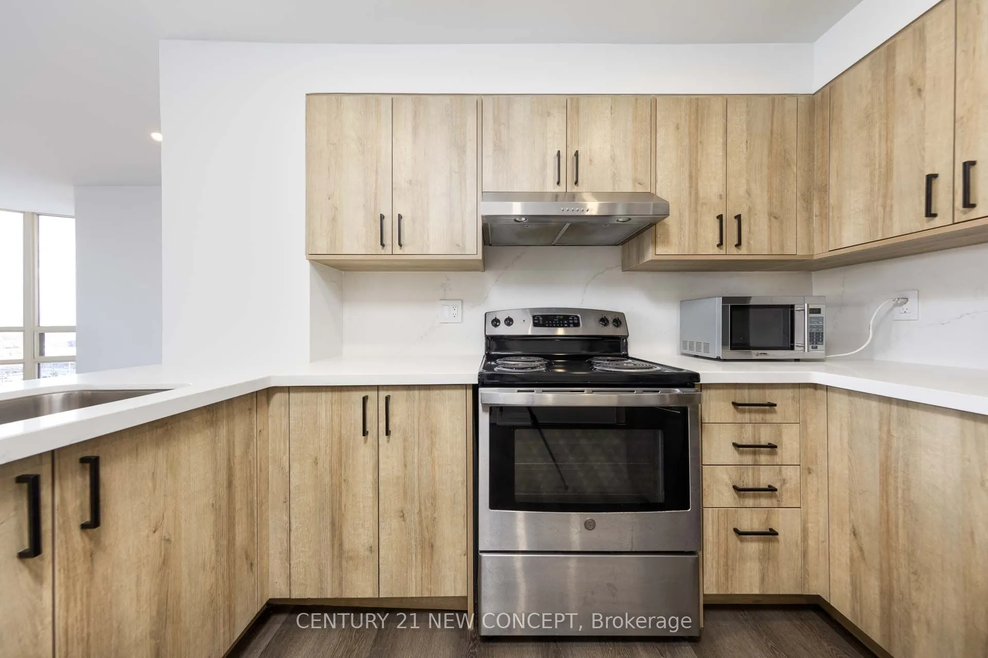 50 Eglinton Avenue W, #1105