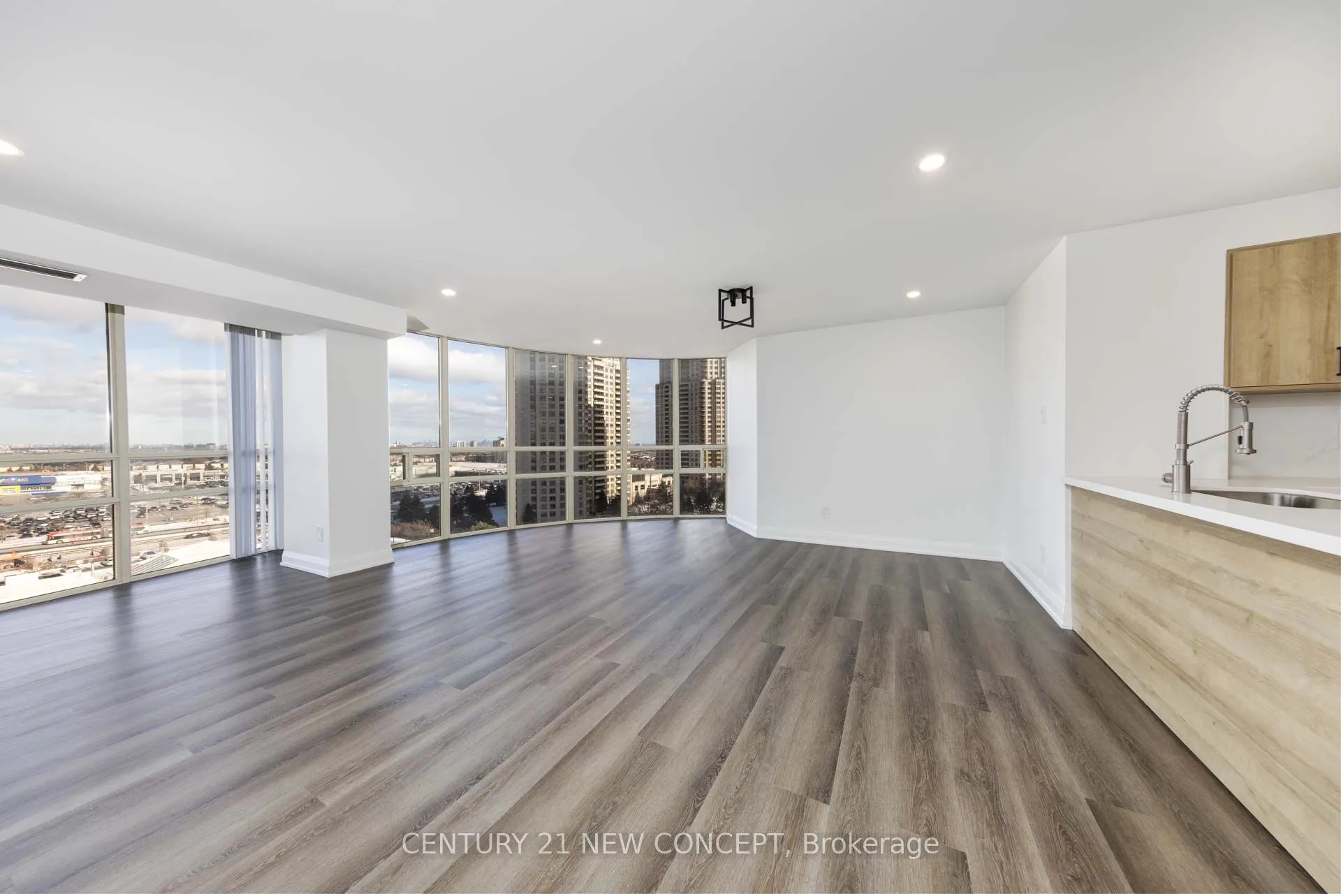 50 Eglinton Avenue W, #1105