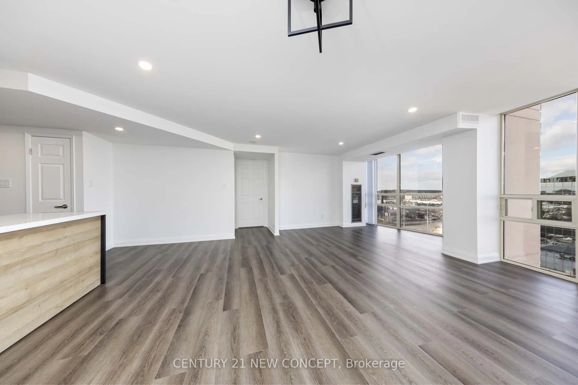 50 Eglinton Avenue W, #1105