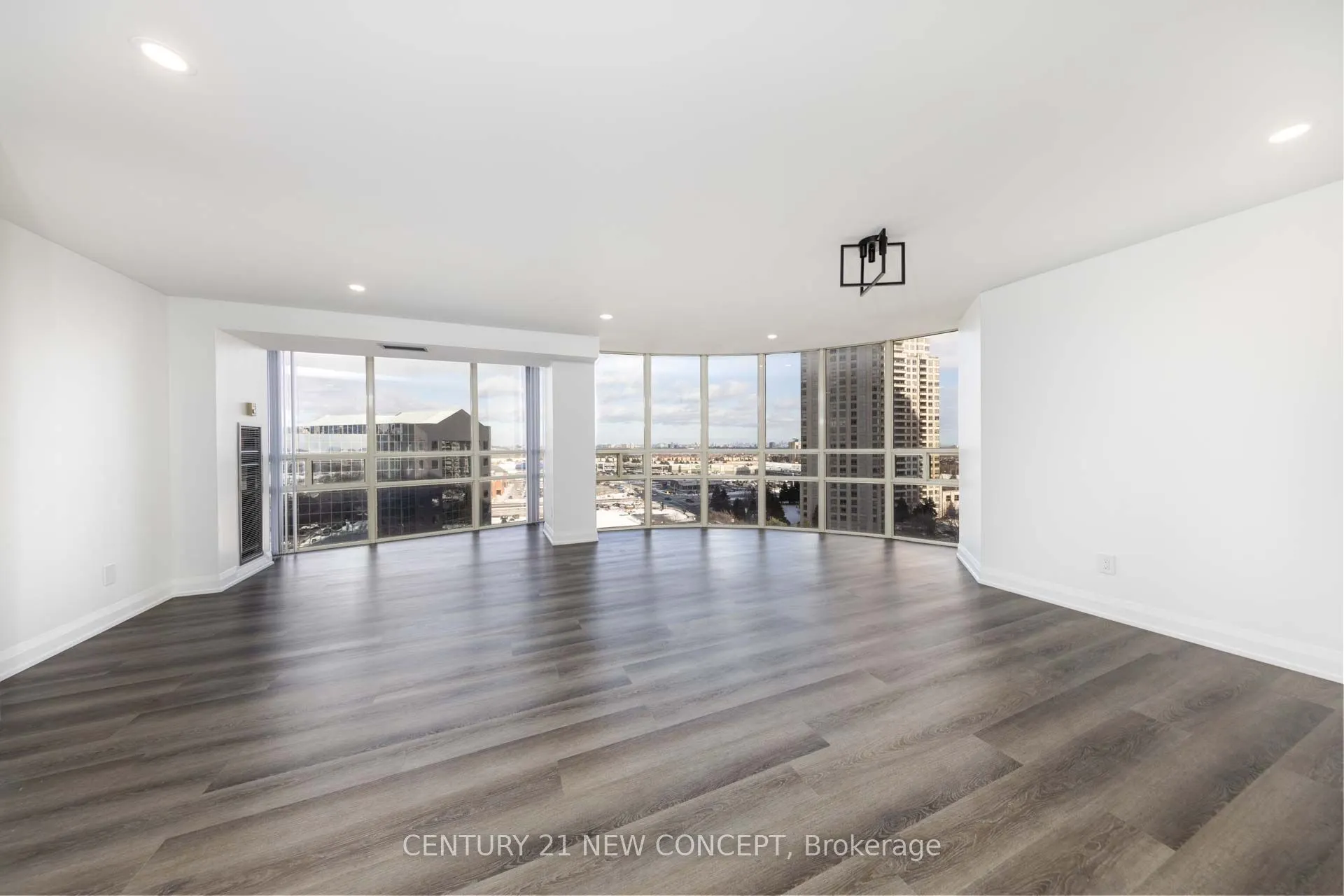 50 Eglinton Avenue W, #1105