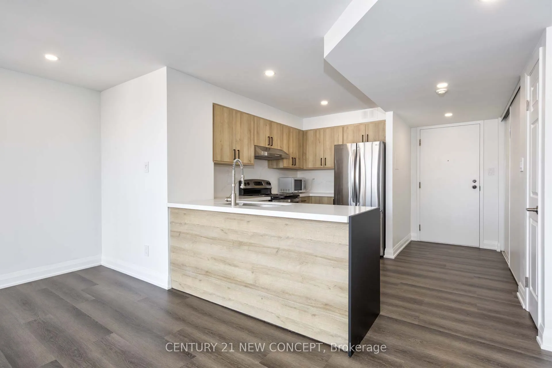 50 Eglinton Avenue W, #1105