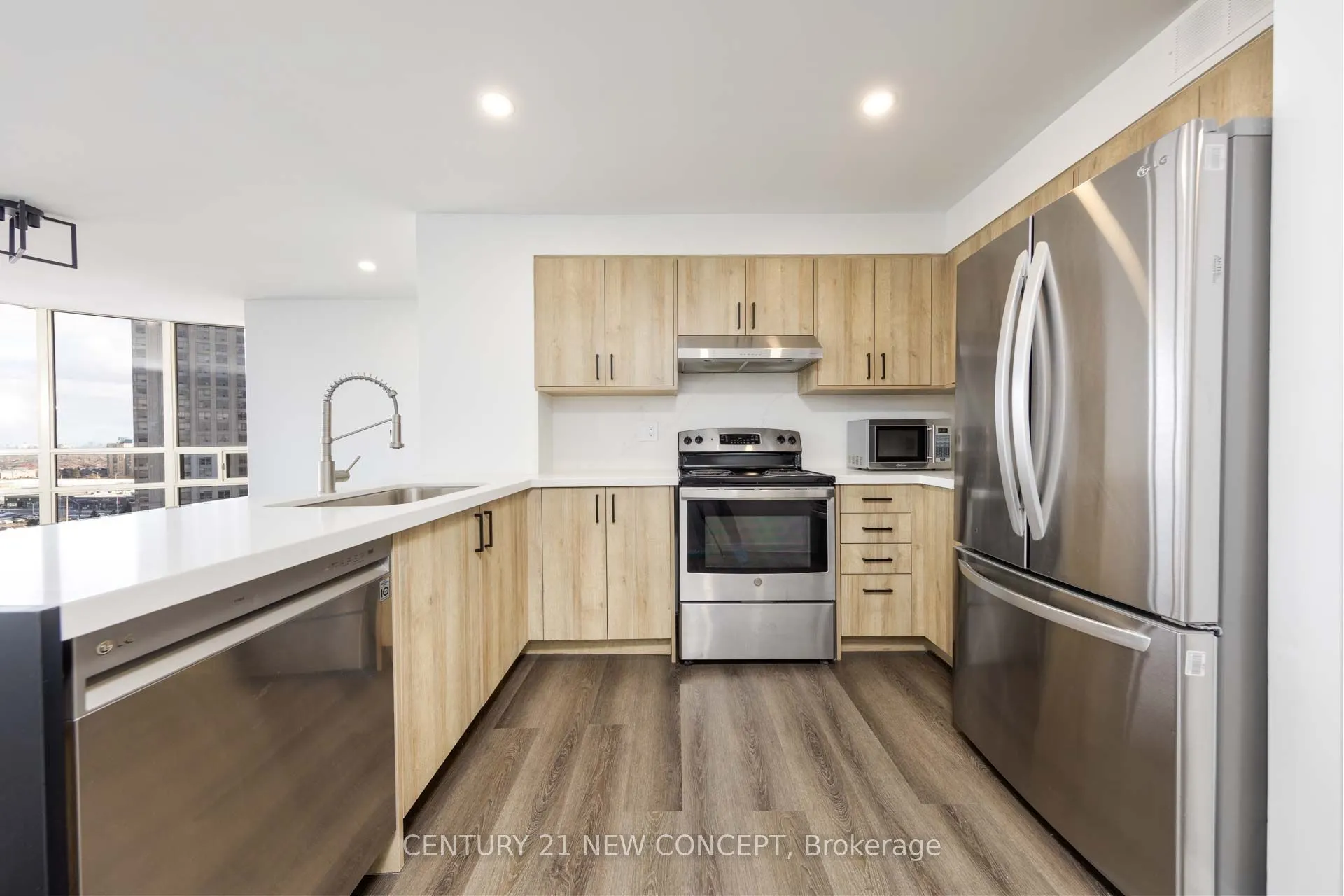 50 Eglinton Avenue W, #1105