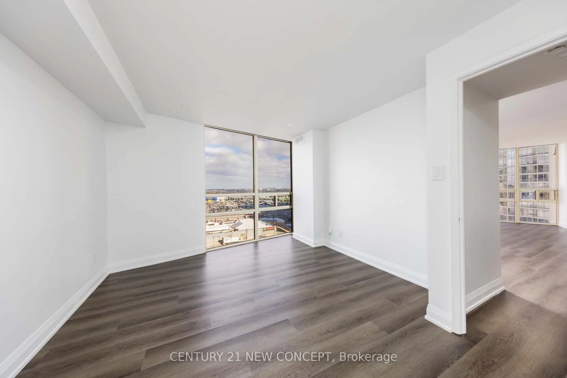 50 Eglinton Avenue W, #1105