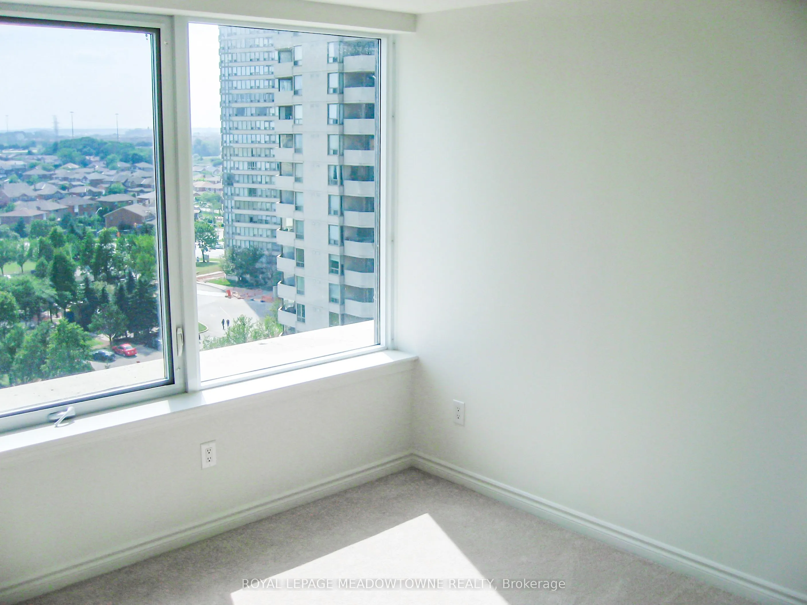 385 Prince Of Wales Drive, #910