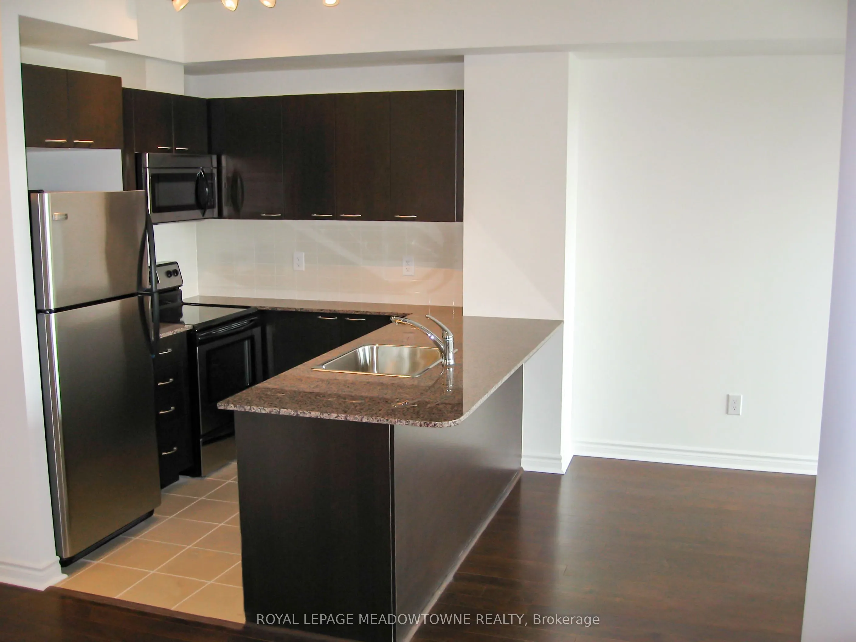 385 Prince Of Wales Drive, #910