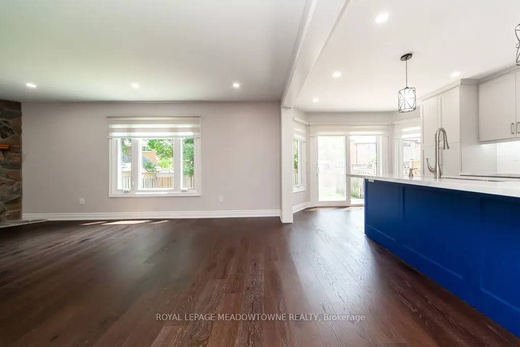 328 Bristol Road W