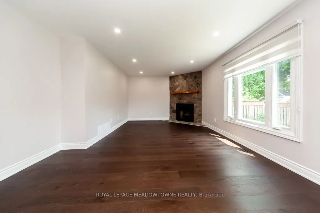 328 Bristol Road W