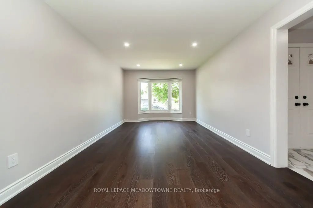 328 Bristol Road W