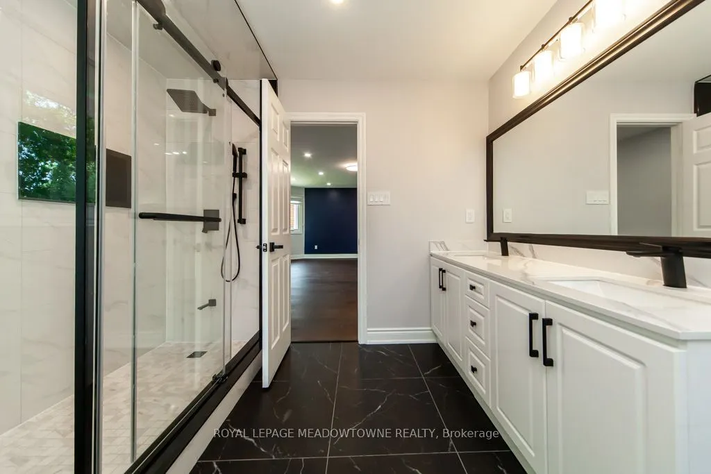 328 Bristol Road W