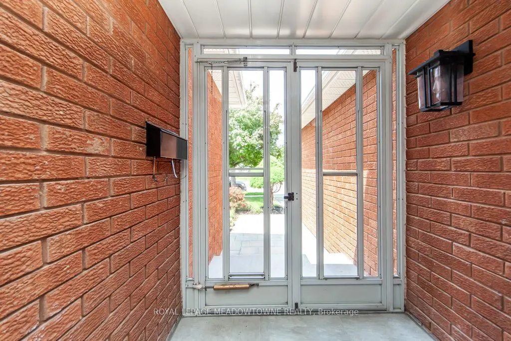 328 Bristol Road W