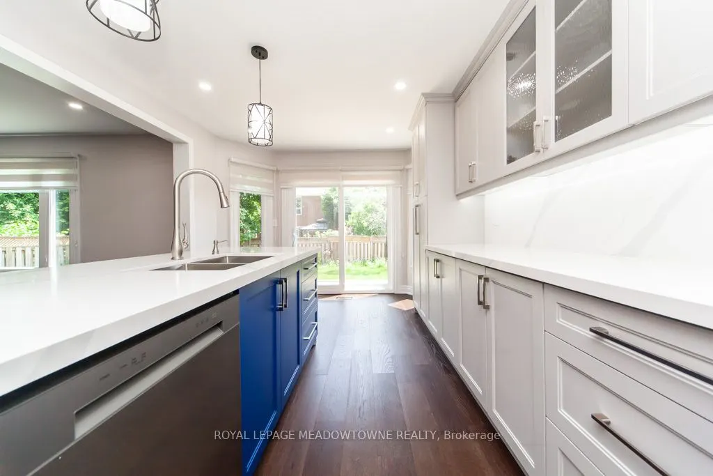 328 Bristol Road W