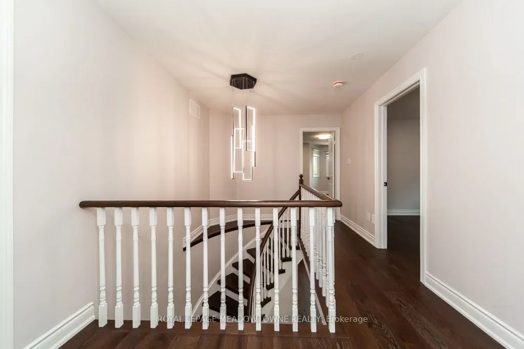328 Bristol Road W