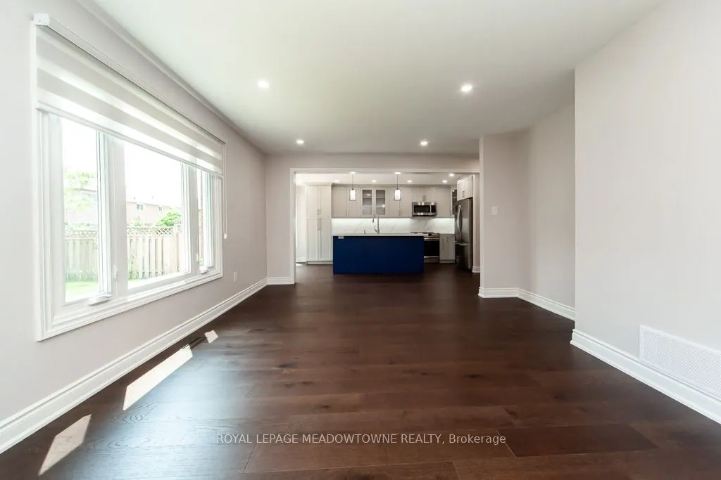328 Bristol Road W