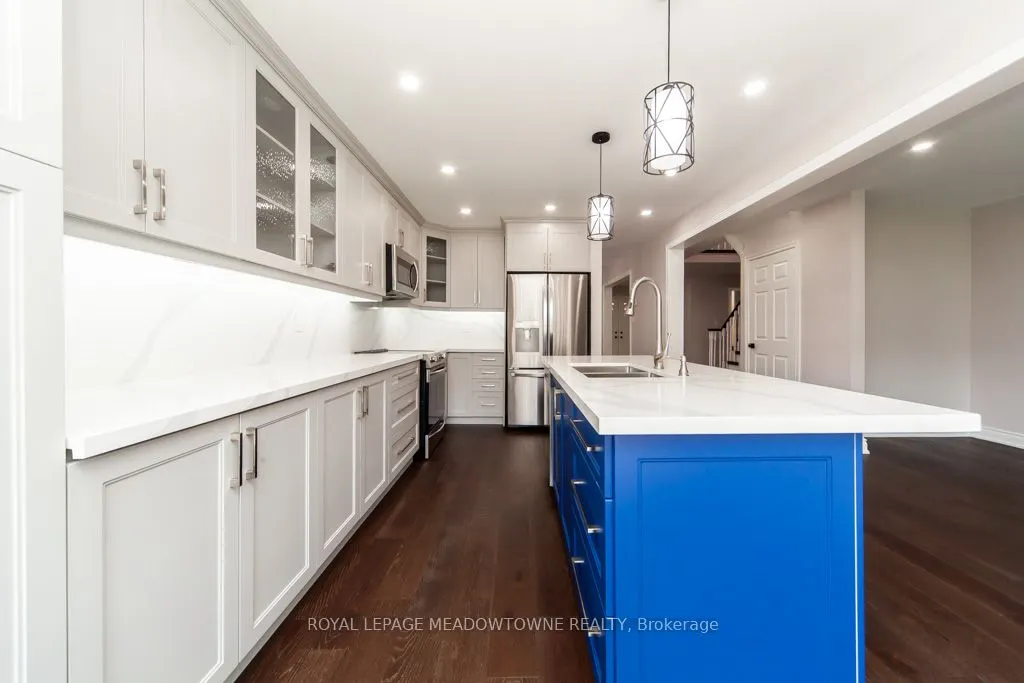 328 Bristol Road W