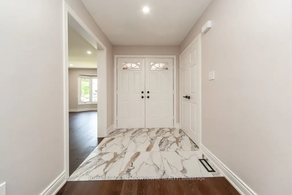 328 Bristol Road W