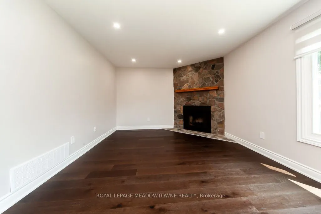 328 Bristol Road W