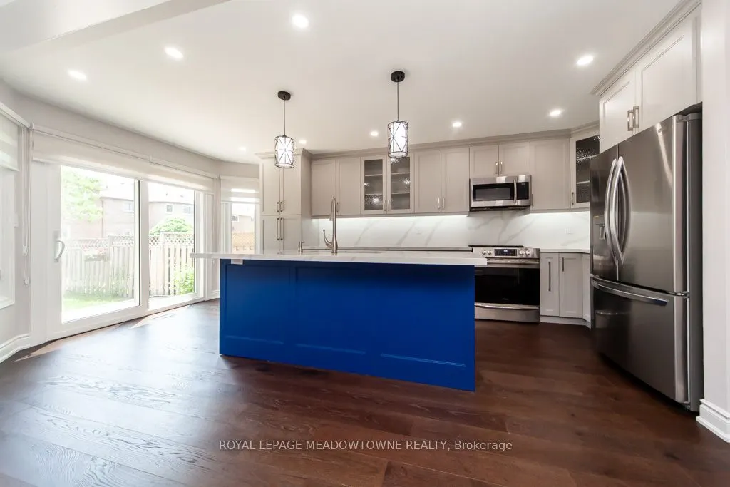 328 Bristol Road W