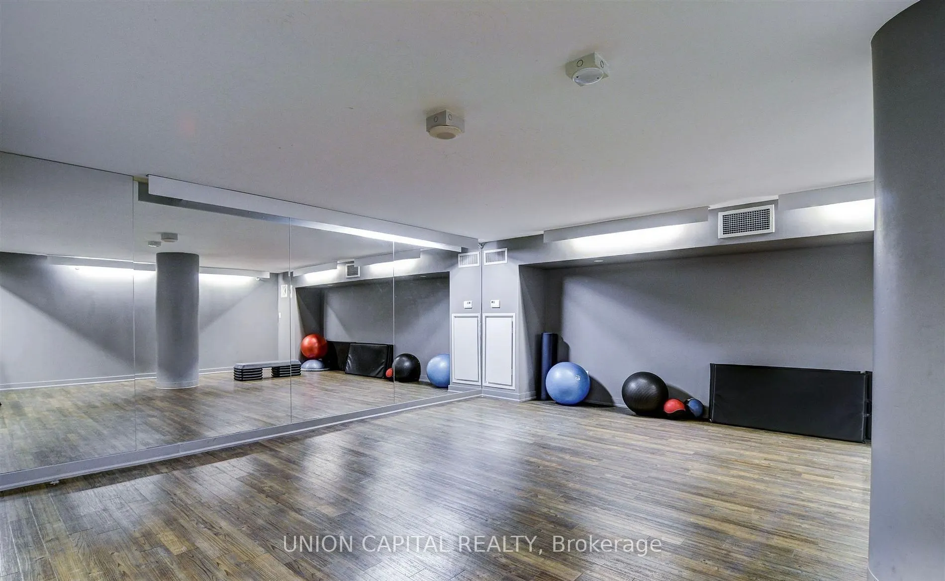 38 Joe Shuster Way, #919