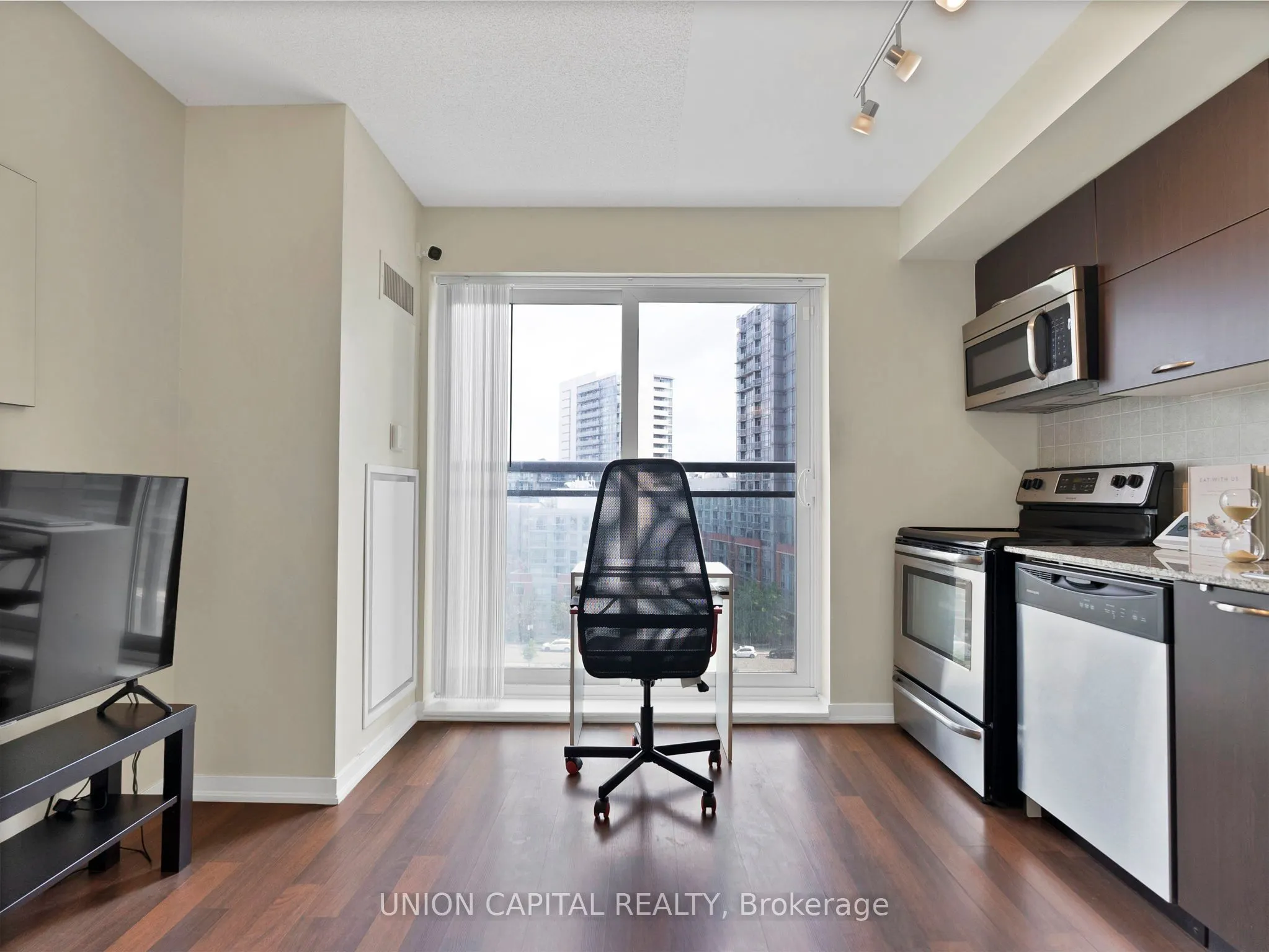38 Joe Shuster Way, #919