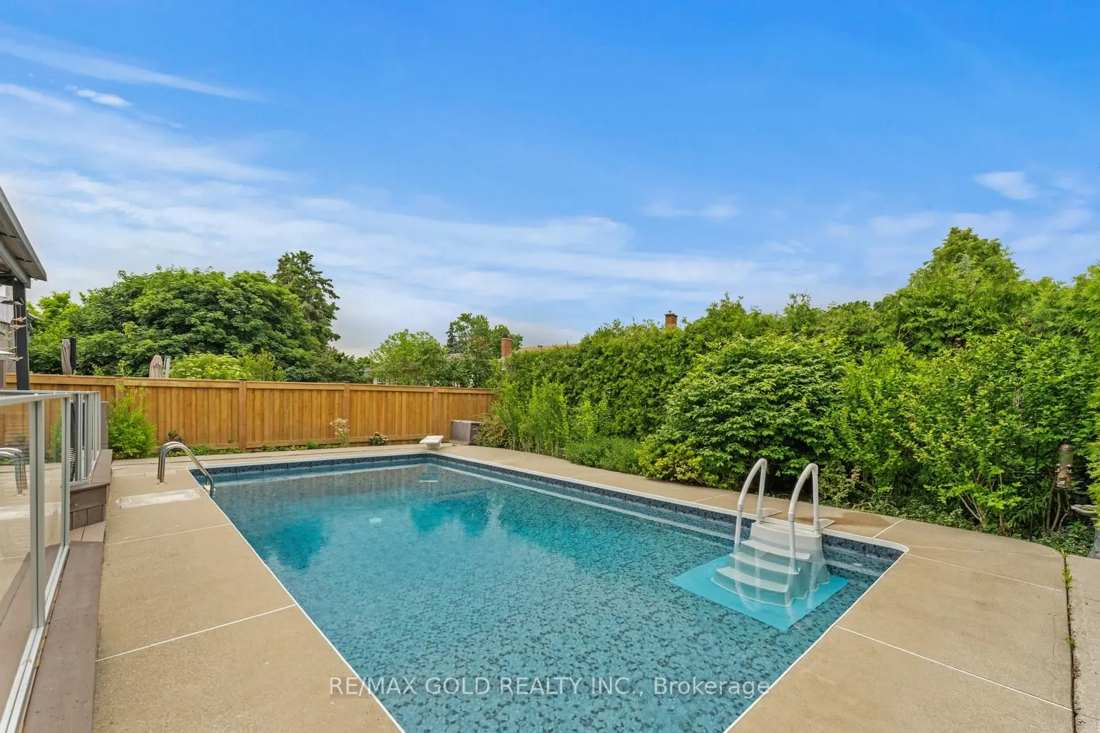 17 Madrid Crescent