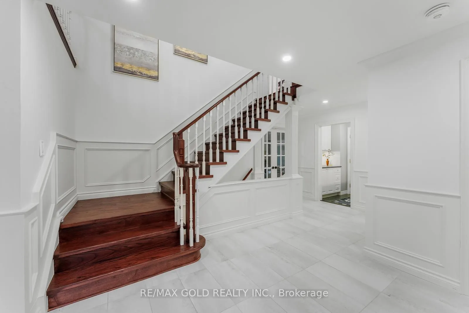 17 Madrid Crescent