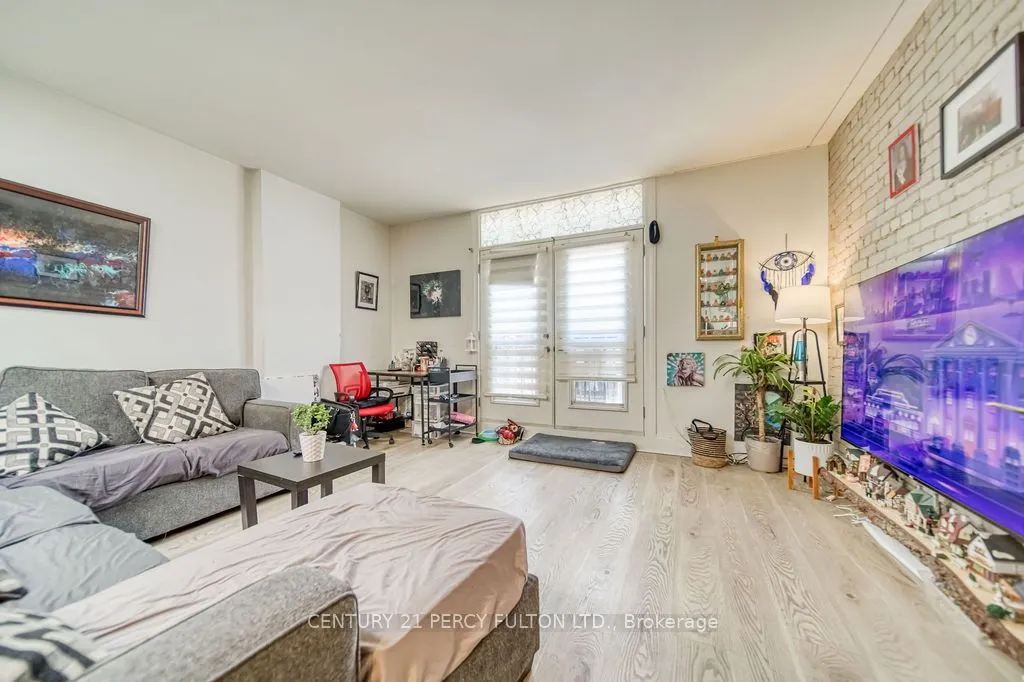 1606 Queen Street W