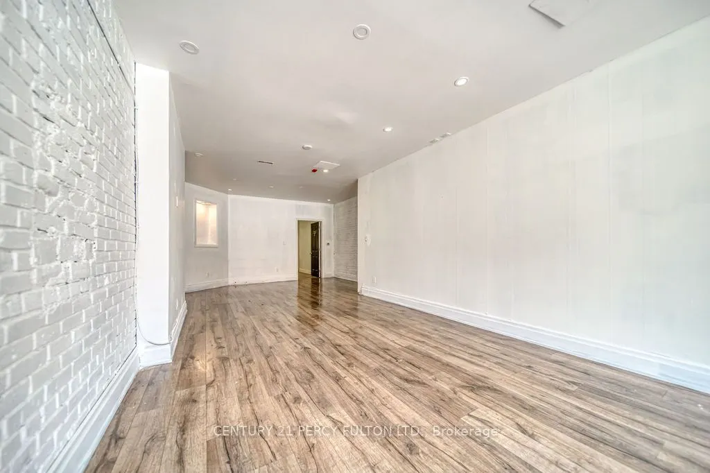 1606 Queen Street W