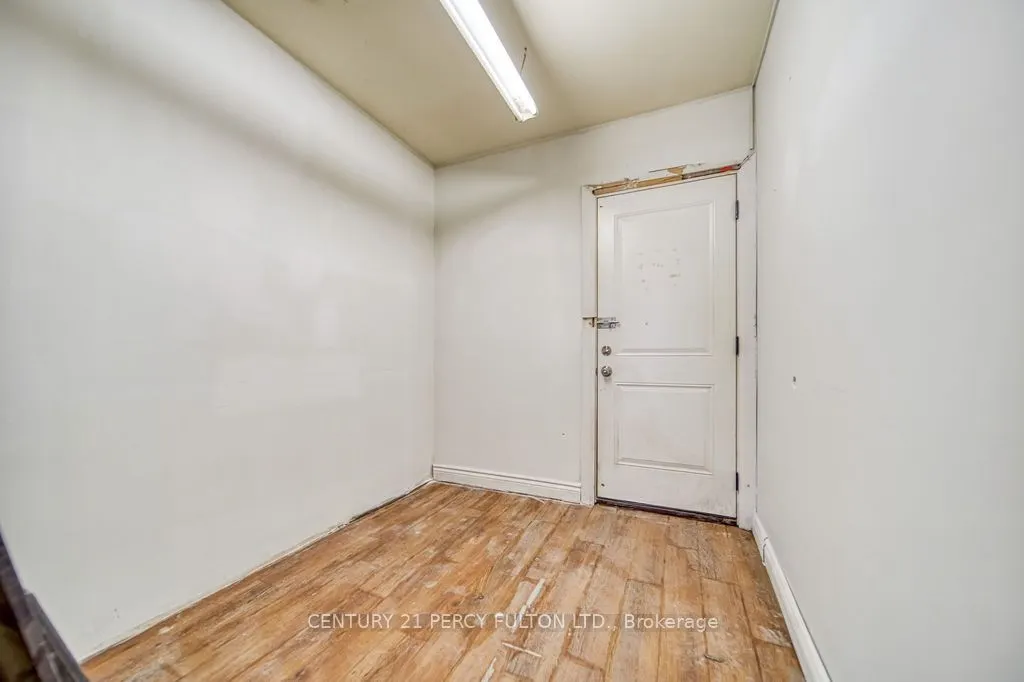 1606 Queen Street W