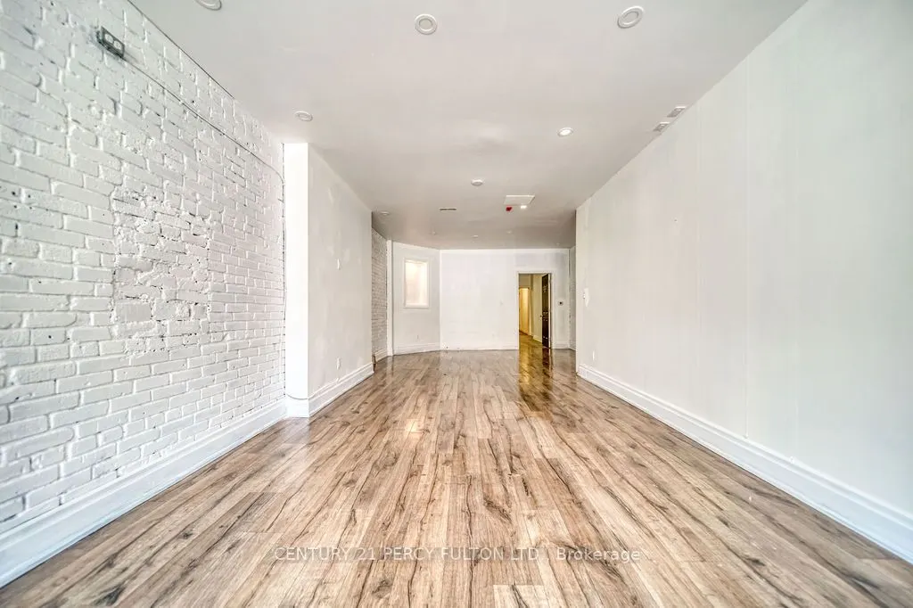 1606 Queen Street W
