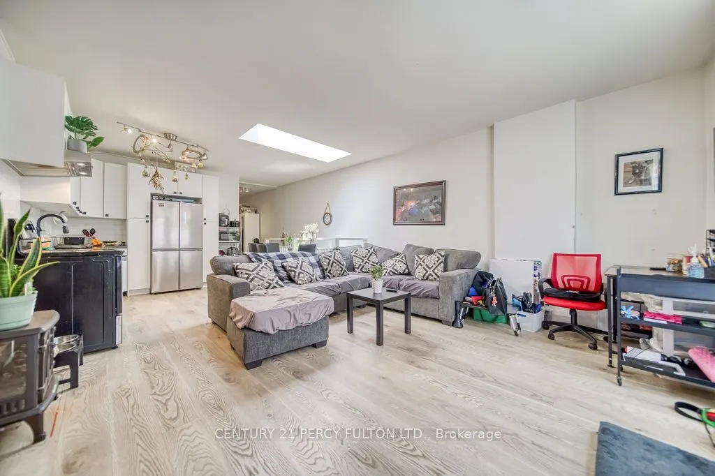 1606 Queen Street W