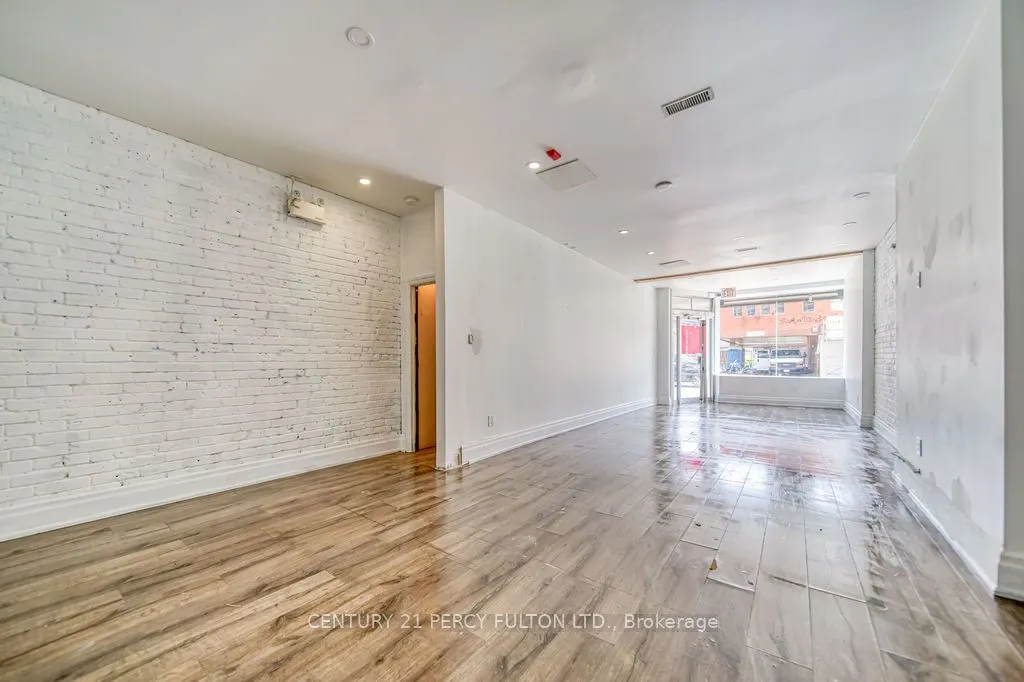 1606 Queen Street W